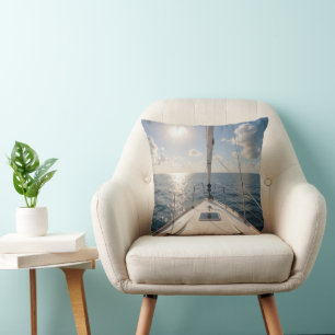 Coussin Voilier sur eau calme de l'océan