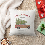 Coussin Voiture de Noël Arbre Rouge Famille Rouge<br><div class="desc">Illustration d'une voiture suv rouge lambrissée avec un sapin de Noël coupé à l'état frais attaché à son sommet. Personnalisez le texte.</div>