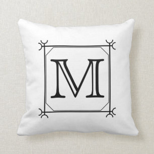 Coussin Votre lettre. Monogramme personnalisé.Noir et blan