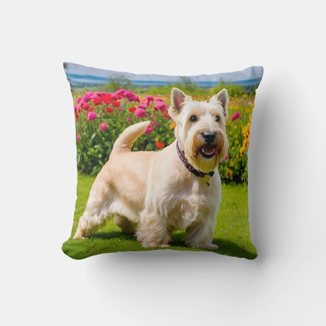 Coussin Wheaten Scottish Terrier jouant dans Flowers Grass (Recto)