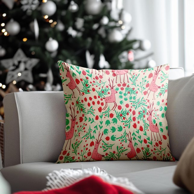 Coussin Whimsical Pink Reindeer and Winter Foliage Pattern (Créateur téléchargé)