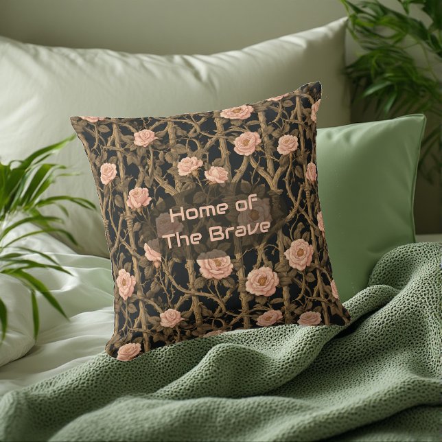Coussin William Morris Chic Rose Trellis Home of the Brave (William Morris Chic Rose Trellis Home of the Brave Throw Pillow)