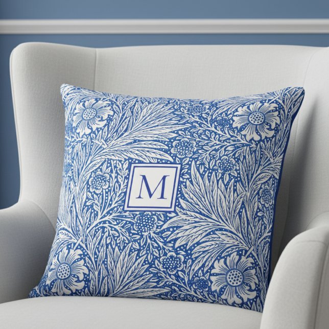 Coussin William Morris Marigold Bleu Monogramme (elegant vintage William Morris Marigold blue white floral throw pillow with custom monogram initial)