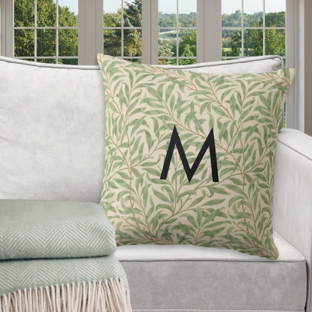 Coussin William Morris Motif Branche de Saule Monogrammé (A monogrammed throw pillow with William Morris 'Willow Bough' leaves and branches pattern)