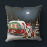 Coussin Winter Bulldog Caravan Christmas Adventure<br><div class="desc">Laissez-vous tenter par la magie d'une nuit d'hiver enneigée alors qu'une caravane glisse gracieusement à travers le paysage illuminé par la lune. La beauté sereine de la neige scintillante et l'éclat enchanteur de la lune créent une scène captivante, promettant une aventure de Noël inoubliable remplie de chaleur, de joie et...</div>