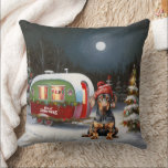 Coussin Winter Doberman Caravan Christmas Adventure<br><div class="desc">Laissez-vous tenter par la magie d'une nuit d'hiver enneigée alors qu'une caravane glisse gracieusement à travers le paysage illuminé par la lune. La beauté sereine de la neige scintillante et l'éclat enchanteur de la lune créent une scène captivante, promettant une aventure de Noël inoubliable remplie de chaleur, de joie et...</div>