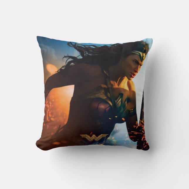 Coussin Wonder Woman court sur le champ de bataille (Recto)