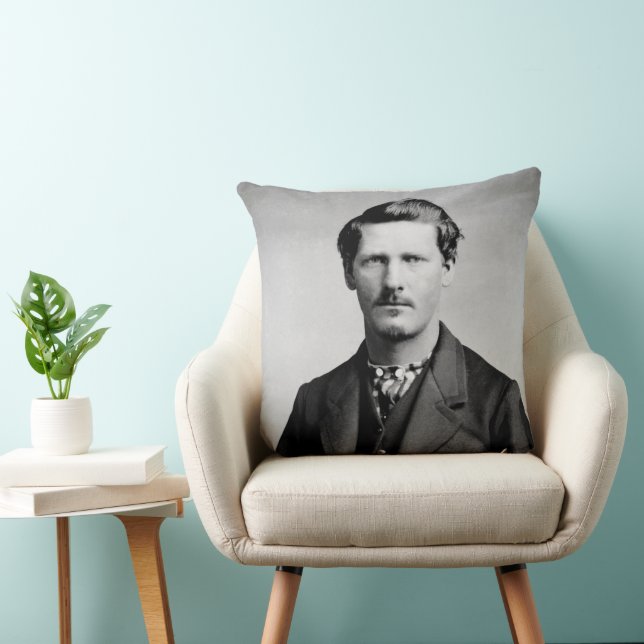 Coussin Wyatt Earp : Lawman, Gunfighter, Gardien de salon (Chaise)