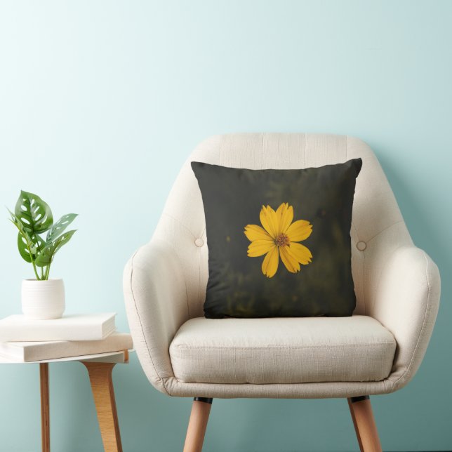 Coussin Yellow Cosmos Flower Close-up (Chaise)