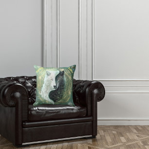 Coussin Yin et Yang Wolves