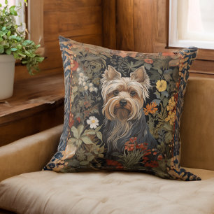 Coussin Yorkie ou Silky Terrier mignon chien dans le Jardi