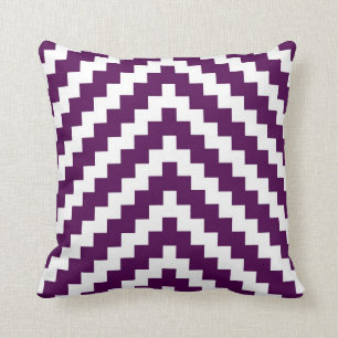 Coussin Zigzag aztèque dans la prune pourpre et le blanc