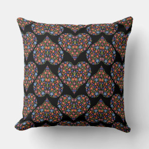 Coussins de style folk art à cœurs floraux sur fon