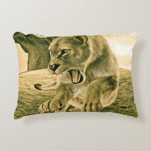 Coussins Décoratifs Art dramatique de la lionne de safari faunique