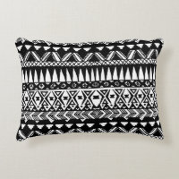 Aztèque tribal moderne tiré par la main noir et