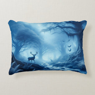 Coussins Décoratifs Cerf dans la forêt noire de la brume bleue