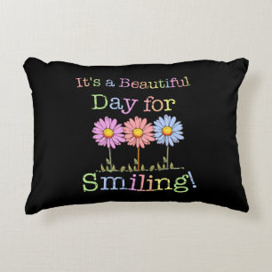 Coussins Décoratifs C'est une belle journée pour le Graphisme souriant