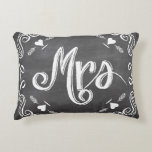 Coussins Décoratifs Chalkboard Mme Sweetheart 2e anniversaire de Maria<br><div class="desc">Retro Filigree Chalkboard esthétique Cute Coeurs Rétro avec Flèches Boho. Mme Sweetheart Mariage Coussin du deuxième anniversaire. Drôle Madame Toujours Coussin. Gris avec style Bistro Des parfums esthétiques de Garland sous les étoiles Romantique Master Chambre Décor. Conception sans chichi avec un air de charme reconquis. Vous pouvez personnaliser le style...</div>