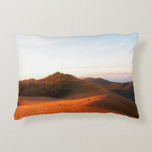 Coussins Décoratifs Champ majestueux à la lumière du soleil. Dramatiqu