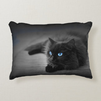 Coussins Décoratifs Chat Noir aux Yeux Bleus saisissants – Accent Féli