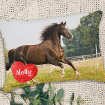 Coussins Décoratifs Cheval Lover Créez votre propre animal de compagni<br><div class="desc">Célébrez votre meilleur ami avec un Coussin personnalisé pour animaux de compagnie. Le nom sera présenté dans un beau coeur aquarelle. Customisez avec votre propre photo, et votre nom. Un cadeau parfait pour un ami passionné de cheval, équestre, amoureux des chiens, garde de perte d'animal, même pour la famille, amis,...</div>