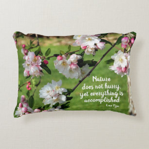 Coussins Décoratifs Citation Inspirante La Nature Ne Se Précipite Pas