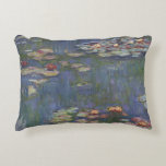 Coussins Décoratifs Claude Monet - Lys d'eau<br><div class="desc">Water Lilies par Claude Monet, 1916. Claude Monet a été un fondateur de la peinture impressionniste française, et le praticien le plus cohérent et le plus prolifique de la philosophie du mouvement d'exprimer ses perceptions avant la nature, surtout en ce qui concerne la peinture paysage en plein air. Le terme...</div>