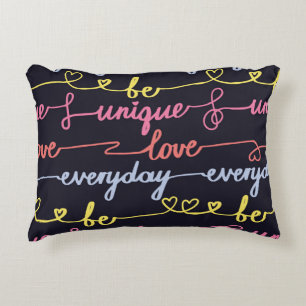 Coussins Décoratifs Coeurs de filles, mots motif sans couture.