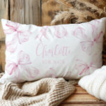 Coussins Décoratifs Coquette cabot rose fille<br><div class="desc">Pink Bow Girl Cute Nursery Coussin avec nom personnalisé</div>