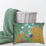 Coussins Décoratifs Cottage Fleur Jardin Paysage Gustav Klimt<br><div class="desc">Un accent coussin avec la peinture de l'artiste autrichien Gustav Klimt (1862-1918),  Cottage Garden (vers 1906) ou Bauerngarten de la période Art nouveau. Un paysage coloré de pétunias,  de maîtres et d'autres fleurs.</div>