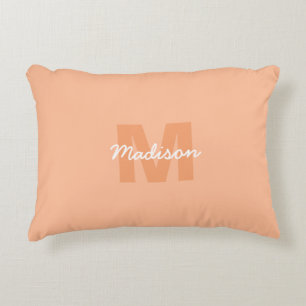 Coussins Décoratifs Couleur pêche pastel cool avec nom de monogramme p