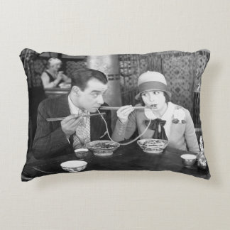 Coussins Décoratifs Couple sharing a noodle in a restaurantvintage, fo