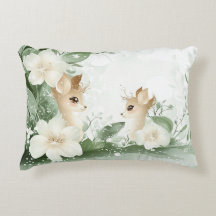 Des pains boisés enchantés dans un corbeau fleuri