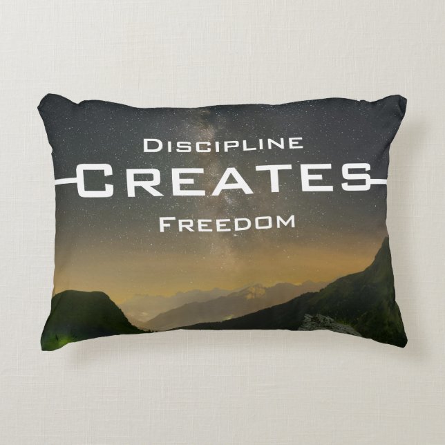 Coussins Décoratifs Discipline Creates Freedom – Accent Pillow (Devant)