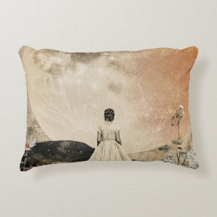 Coussins Décoratifs Élégance Lune - Vue arrière de la femme avec Lune 