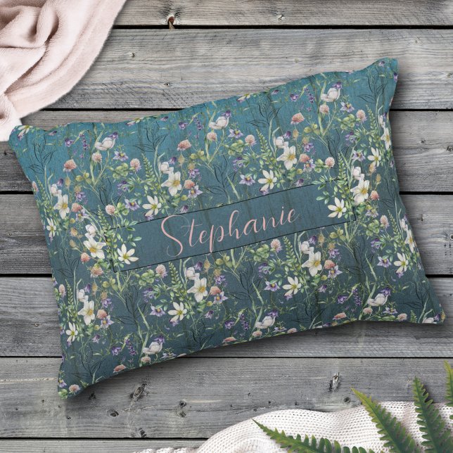 Coussins Décoratifs Élégant Fleurs Sauvages Rustiques Sur Le Monogramm (Créateur téléchargé)