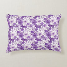 Elegant floral pattern in purple tones