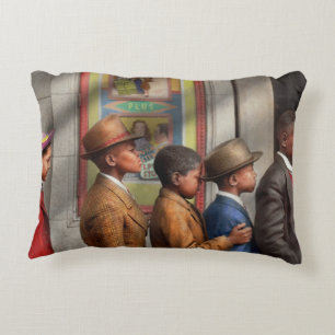 Coussins Décoratifs Enfants - En file pour voir un film 1941