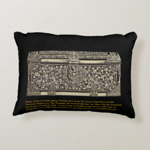 Coussins Décoratifs Engraving Queen Victoria's Silver Writing Box