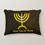 Coussins Décoratifs Flamme de Menorah<br><div class="desc">Un rendu numérique brun et or de la menorah juive à sept branches (hébreu : מְ נ וֹ רָ ‎). Ajoutez votre propre texte sur les côtés avant et arrière. La menorah à sept branches, utilisée dans le sanctuaire portatif mis en place par Moïse dans le désert et plus tard...</div>