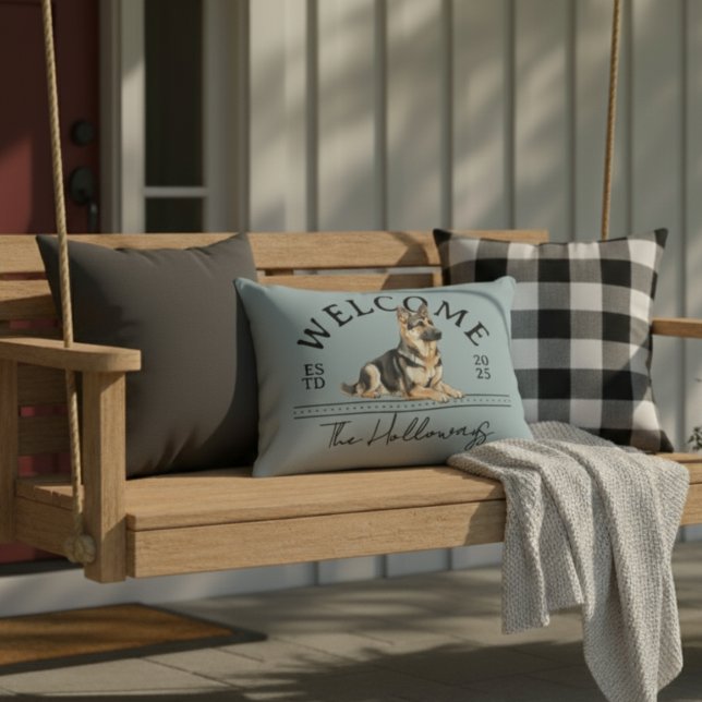 Coussins Décoratifs German Shepherd Nom de famille personnalisé Bienve (Welcome guests to your home with this German Shepherd Custom Family Name Welcome Throw Pillow!)