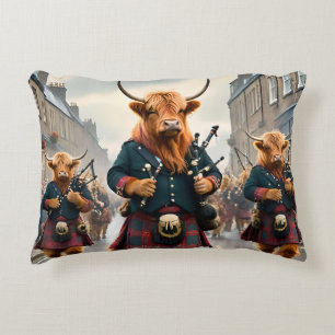 Coussins Décoratifs Highland Harmony : Bagpipe Highland Cow Band