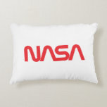 Coussins Décoratifs Iconique NASA Circa Rocket Blanc Grade A Coton<br><div class="desc">AVIS IMPORTANT : Insignes et identificateurs de la NASA fournis et utilisés avec la permission de la NASA.</div>