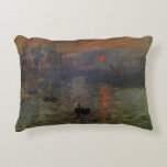 Coussins Décoratifs Impression Sunrise par Claude Monet, Art Vintage<br><div class="desc">Impression, Sunrise (1872) de Claude Monet est une vintage impressionnisme de peinture marine d'art. La position du soleil semble qu'il pourrait aussi être un coucher de soleil. Un paysage maritime au port du Havre, France avec plusieurs bateaux au premier plan au lever du soleil. À propos de l'artiste : Claude...</div>