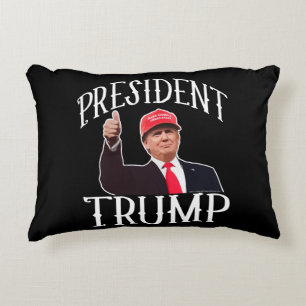 Coussins Décoratifs Le président Donald Trump, Casquette rouge, lève