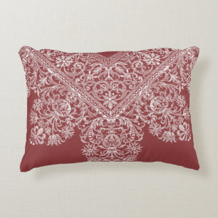 Coussins Décoratifs Luxe italien Motif en dentelle blanc sur Dusty Red