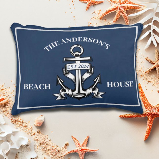 Coussins Décoratifs Maison de plage nautique Nom de famille de l'expéd (Nautical Beach House Family Name Est Ship Anchor Accent Pillow)