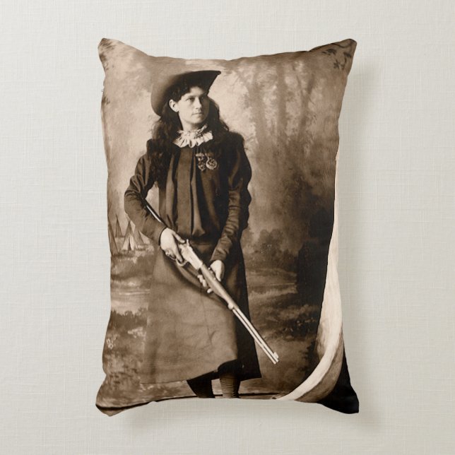 Coussins Décoratifs Miss Annie Oakley avec pistolet, Portrait photo Vi (Devant(Vertical))