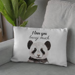 Coussins Décoratifs Moderne Je T'Aime Beary Beaucoup Panda Noir Et Bla<br><div class="desc">Notre collection comprend une variété de produits qui font des cadeaux sincères et réfléchis. Des coussins douillets aux sacs fourre-tout design, vous pouvez répandre l'amour avec ces délicieux pandas où que vous alliez. Le design minimaliste ajoute une touche de sophistication à vos accessoires tout en transmettant un message sucré. Que...</div>