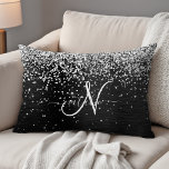 Coussins Décoratifs Monogramme à étincelle noire à Parties scintillant<br><div class="desc">Personnalisez facilement ce design élégant et tendance coussin de accent avec une jolie parties scintillant brillante en argent sur un arrière - plan métallique brossé noir.</div>